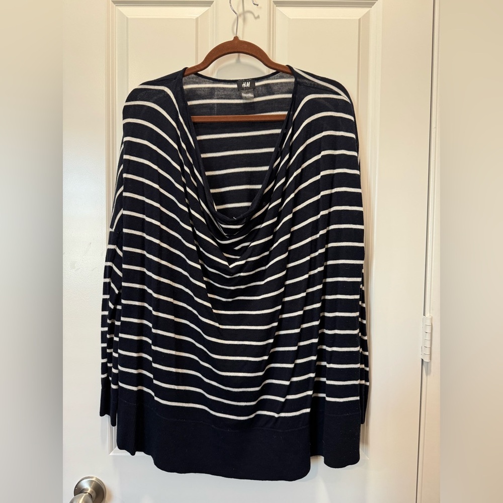 H&M Dark Navy Blue and White Striped Women's Top